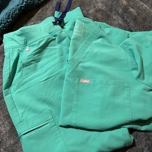 Figs scrubs surgical green zamora jogger and one pocket top